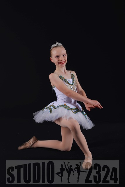 STUDIO-2324-1472wm STUDIO-2324-1472wm