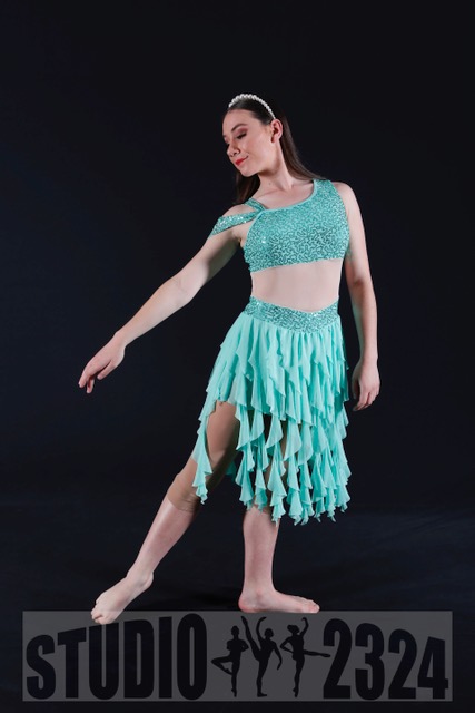 STUDIO-2324-2133wm STUDIO-2324-2133wm